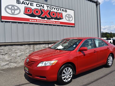 Used 2009 Toyota Camry LE FWD image 1