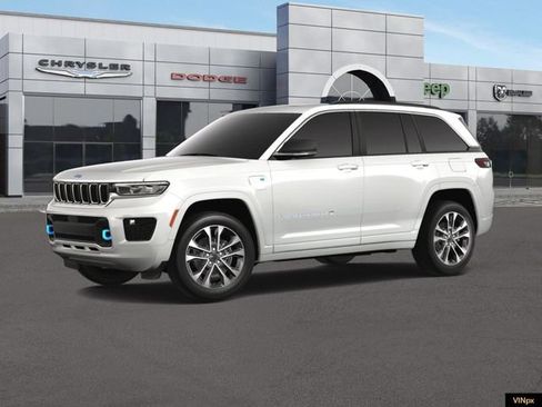 Used 2025 Jeep Grand Cherokee Overland w/ Luxury Tech Group IV AWD/4WD image 2