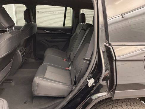 New 2025 Jeep Grand Cherokee Laredo image 15