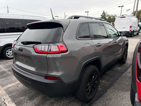 Used 2023 Jeep Cherokee Altitude Lux w/ Mopar Interior Package AWD/4WD image 4