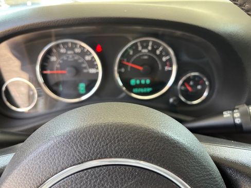 Used 2017 Jeep Wrangler Unlimited Sahara w/ Connectivity Group image 12