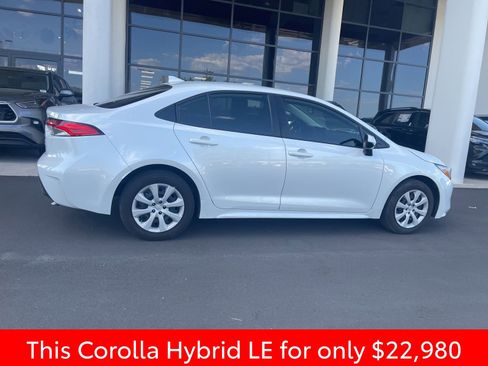 Used 2025 Toyota Corolla LE FWD image 14