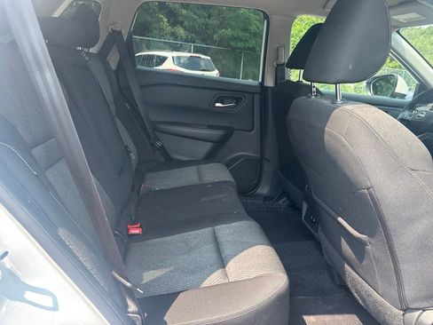Used 2025 Nissan Rogue SV FWD image 17