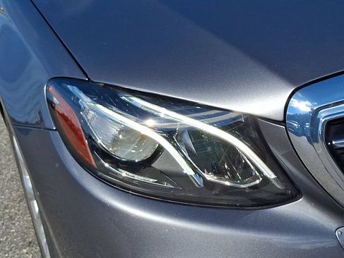 Used 2019 Mercedes-Benz E 300 4MATIC image 9