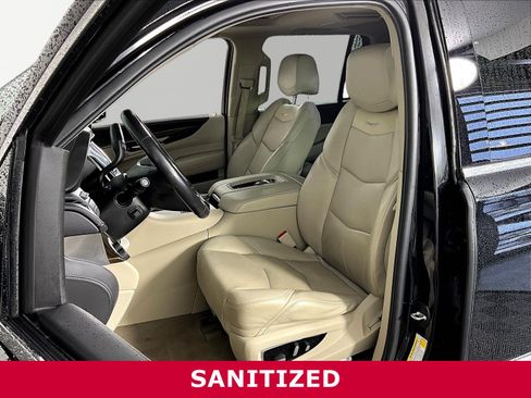 Used 2020 Cadillac Escalade Premium Luxury AWD/4WD image 18