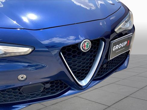 Used 2018 Alfa Romeo Giulia Ti w/ Quick Order Package 22Z Lusso RWD image 29