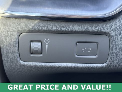 Used 2019 Volvo XC60 T5 Momentum image 19