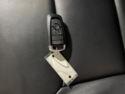 Certified 2022 Ford Explorer XLT w/ Equipment Group 202A image 7