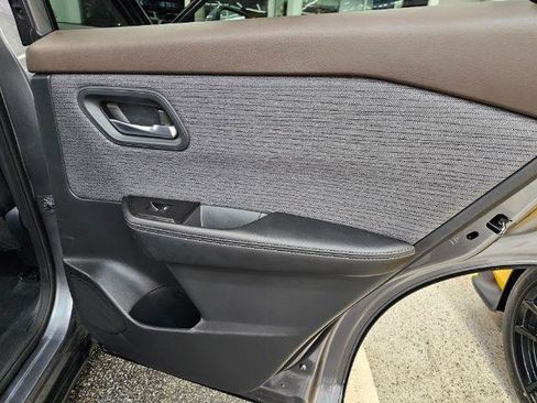 Used 2021 Nissan Rogue SV AWD/4WD image 32