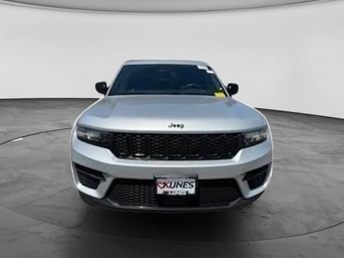 Used 2024 Jeep Grand Cherokee Altitude AWD/4WD image 5