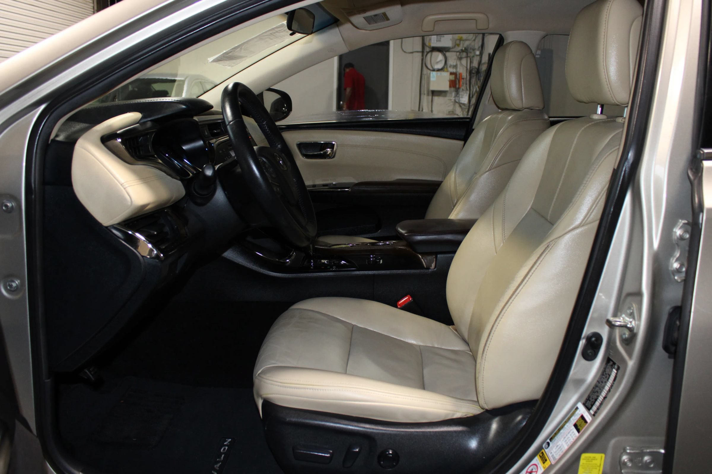 Used 2014 Toyota Avalon XLE FWD image 8