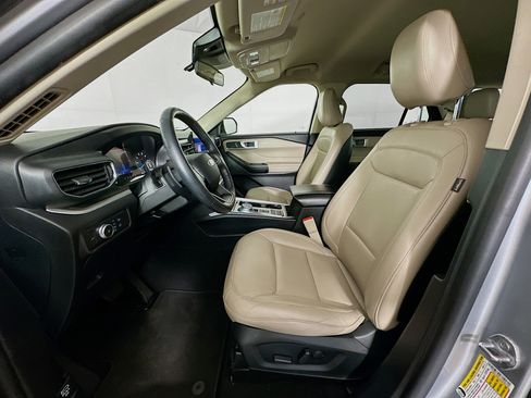 Used 2020 Ford Explorer XLT w/ Equipment Group 202A image 13