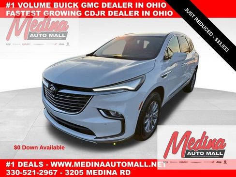 Used 2023 Buick Enclave Essence image 1