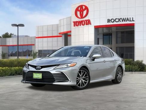 Used 2022 Toyota Camry XLE FWD image 1