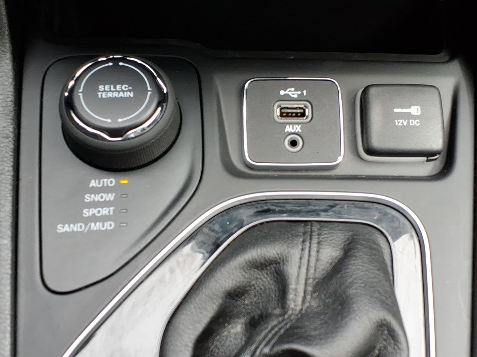 Used 2020 Jeep Cherokee Limited AWD/4WD image 18