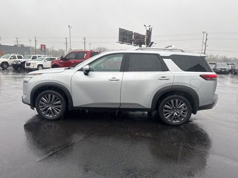 Used 2023 Nissan Pathfinder SL w/ SL Premium Package AWD/4WD image 6