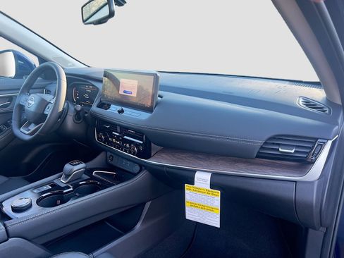 New 2026 Nissan Rogue Platinum image 32