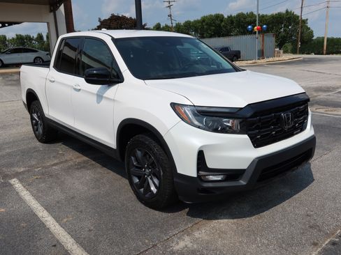 Certified 2024 Honda Ridgeline Sport image 2