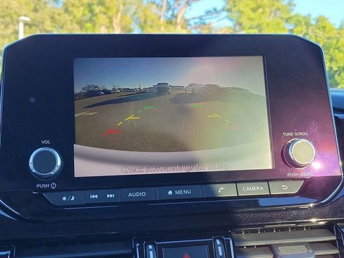 Used 2024 Nissan Pathfinder SV image 28