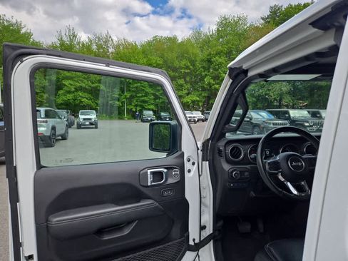Used 2023 Jeep Wrangler Unlimited Sahara w/ Cold Weather Group AWD/4WD image 11