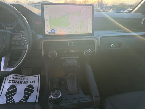Used 2025 Toyota Tacoma TRD Off-Road image 14