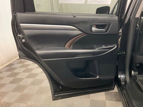 Used 2018 Toyota Highlander Limited Platinum AWD/4WD image 35
