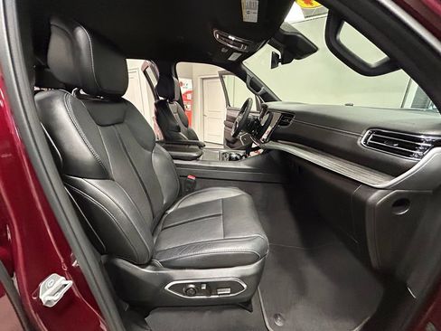 Used 2024 Jeep Wagoneer L Series II w/ Flexible Seating Group AWD/4WD image 44