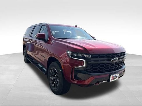 Used 2023 Chevrolet Suburban Z71 w/ Luxury Package AWD/4WD image 3