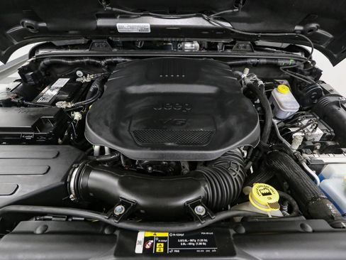 Used 2018 Jeep Wrangler Unlimited Rubicon w/ Dual Top Group image 14