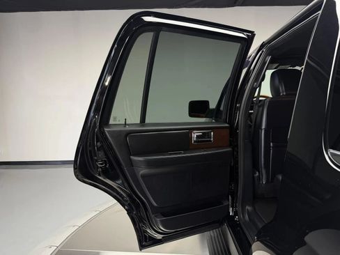 Used 2017 Lincoln Navigator Select AWD/4WD image 18