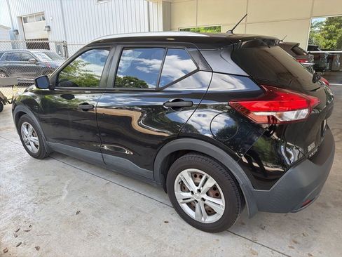 Used 2018 Nissan Kicks S FWD image 2