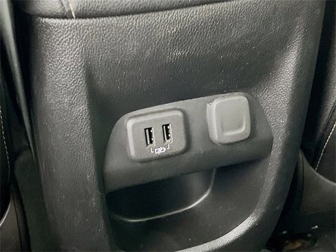 Used 2021 GMC Canyon Denali image 32