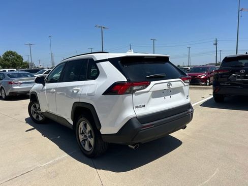 Used 2025 Toyota RAV4 XLE AWD/4WD image 6