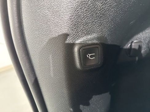 Used 2019 Jeep Cherokee Limited w/ Trailer Tow Group image 13