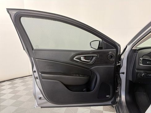 Used 2016 Chrysler 200 C w/ Navigation & Sound Group I image 10