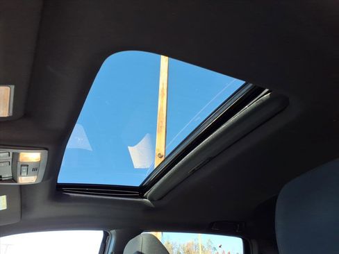 Used 2016 Toyota Tacoma SR image 11