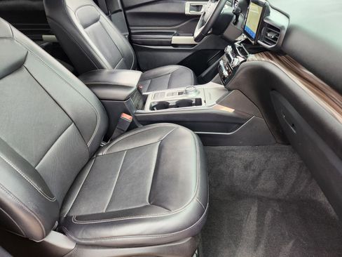 Used 2021 Ford Explorer Limited w/ Equipment Group 301A image 18