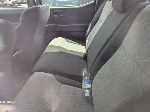 Used 2021 Toyota Tacoma TRD Off-Road w/ Technology Package AWD/4WD image 9