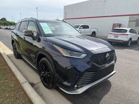 Certified 2025 Toyota Highlander XSE AWD/4WD image 1