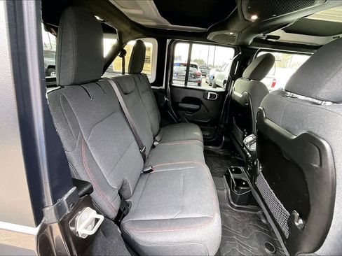 Used 2024 Jeep Wrangler Unlimited Rubicon w/ Technology Group image 18