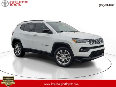Used 2023 Jeep Compass Latitude image 1