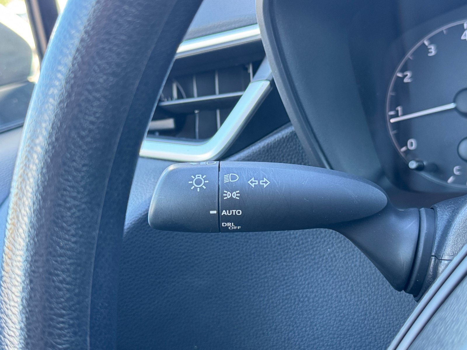 Used 2025 Toyota Corolla LE FWD image 17