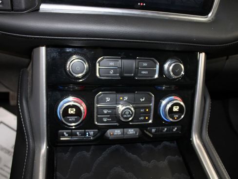Used 2024 GMC Yukon XL Denali image 34