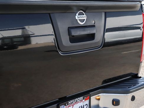 Used 2018 Nissan Frontier SV w/ Value Truck Package RWD image 12