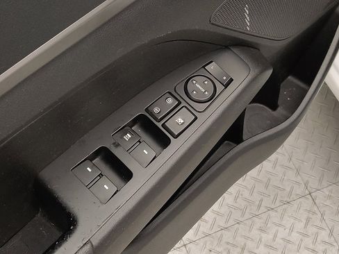Used 2018 Hyundai Elantra SE FWD image 27