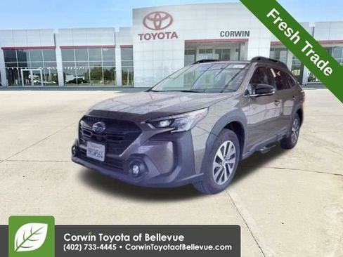 Used 2025 Subaru Outback Premium image 1