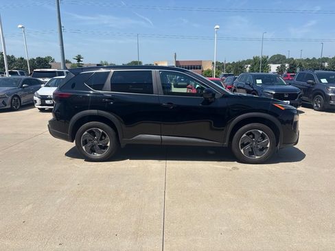 Used 2024 Nissan Rogue SV FWD image 4