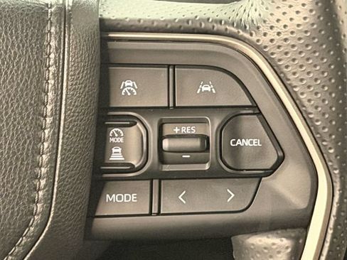 Used 2025 Toyota 4Runner TRD Off-Road Premium AWD/4WD image 28