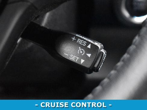 Used 2015 Toyota Camry SE image 14