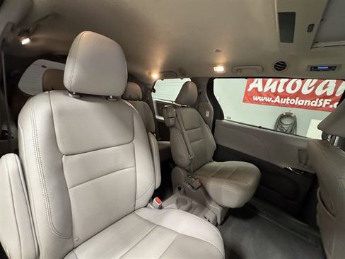 Used 2020 Toyota Sienna XLE Premium FWD image 14